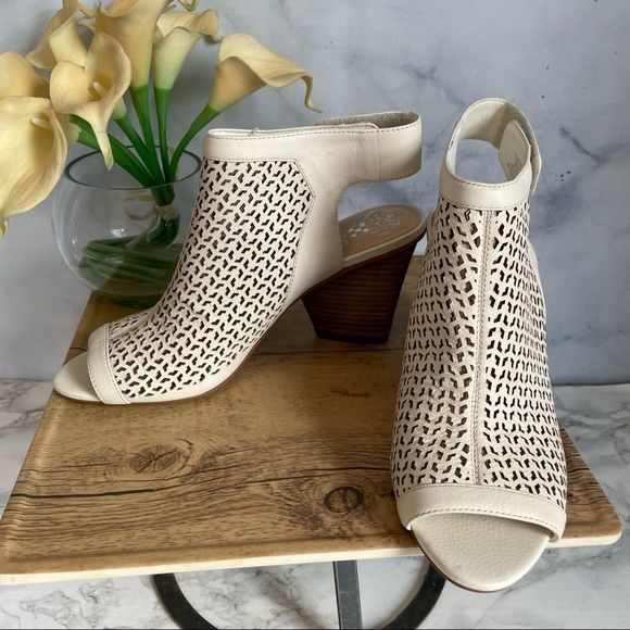 Vince Camuto Shoes - Vince Camuto Dastana Bone Cream Open Toe Open Heel Sandals Size 9
